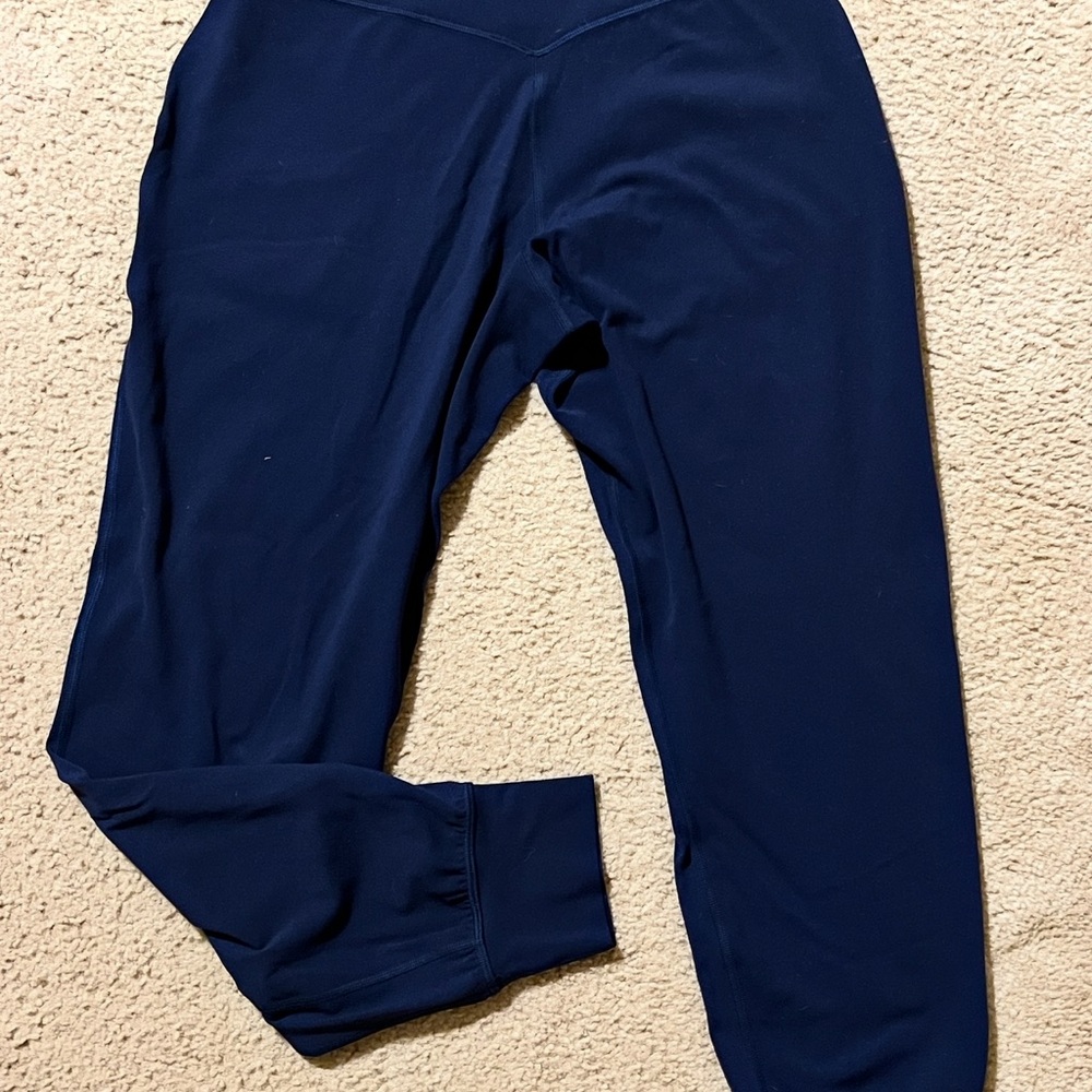 Women’s LuLulemon Navy Blue Align Joggers, size 8